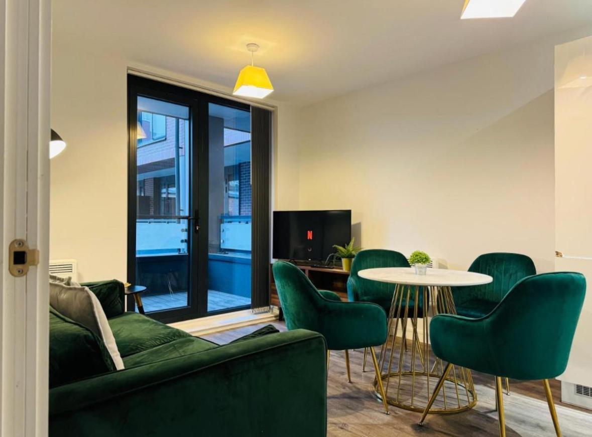 2 Bedroom Digbeth Luxury Apartment *